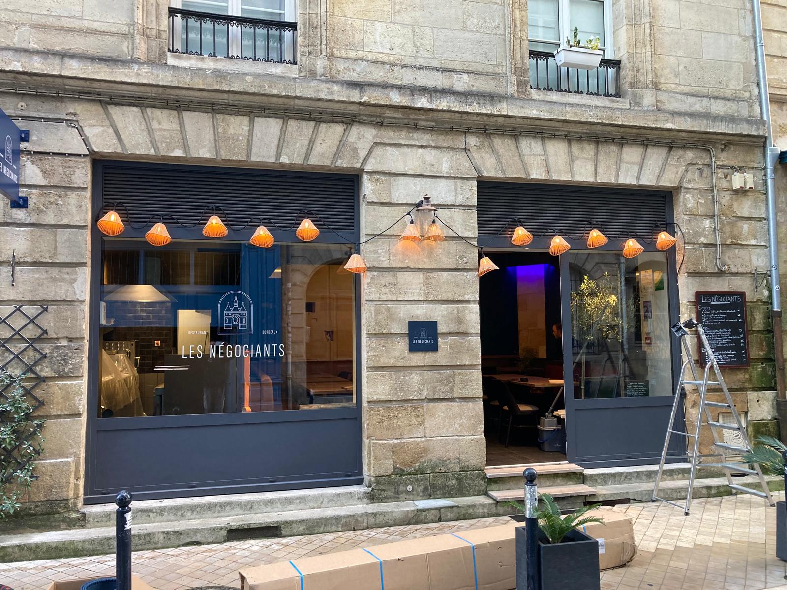 Vitrine commerce alu sur mesure — Bordeaux